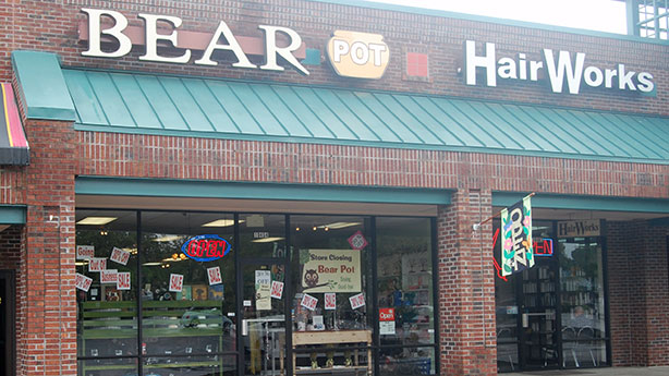 Bear Pot's storefront at 10464 Ridgefield Parkway. (Photo by Lena Price)