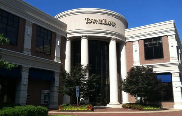 TowneBank's branch in Virginia Beach Town Center has the column facade that is typical of its branches. (photo by Michael Schwartz)