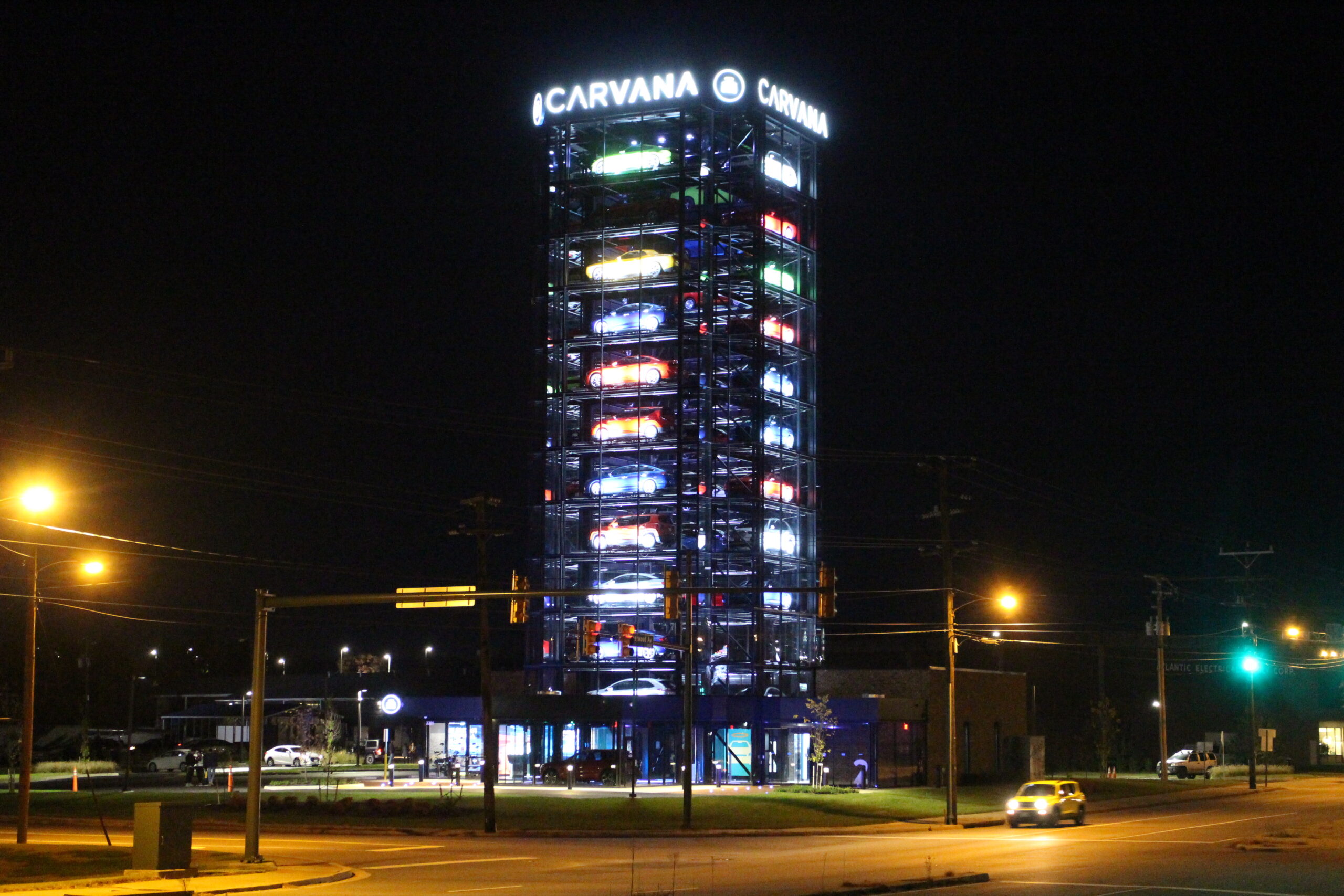 Carvana rolls out car vending machine